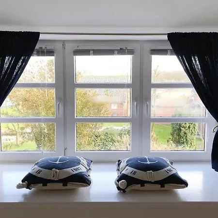 Terraced House, Σπίτι διακοπών *